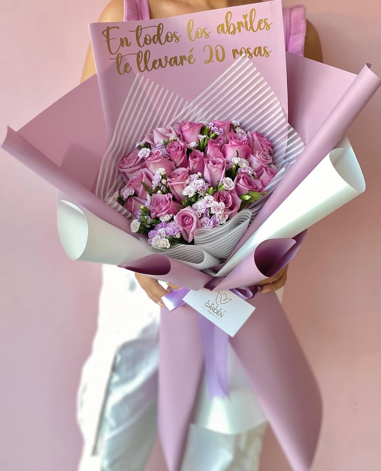 20 rosas moradas